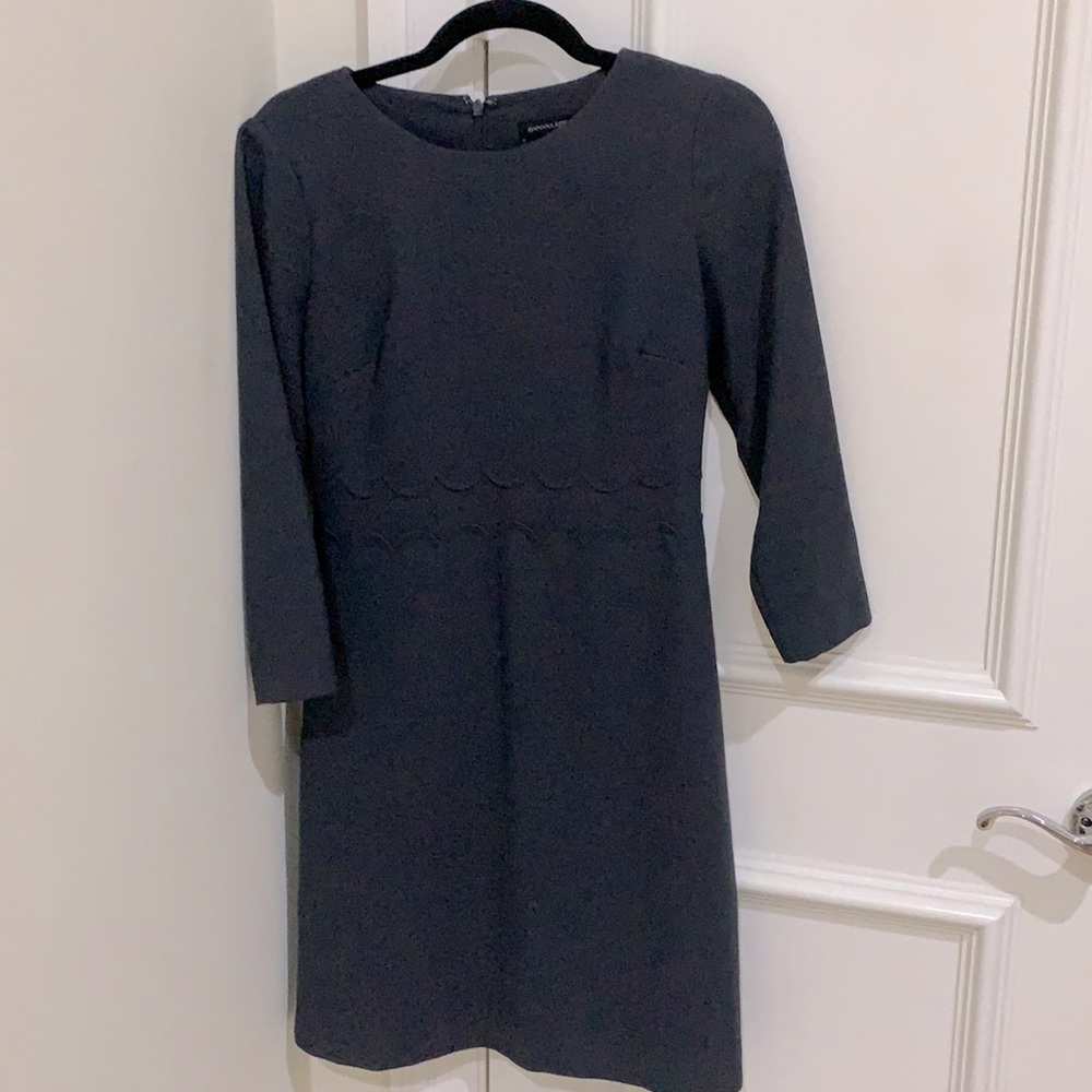Banana republic scalloped shift dress size 0 gray